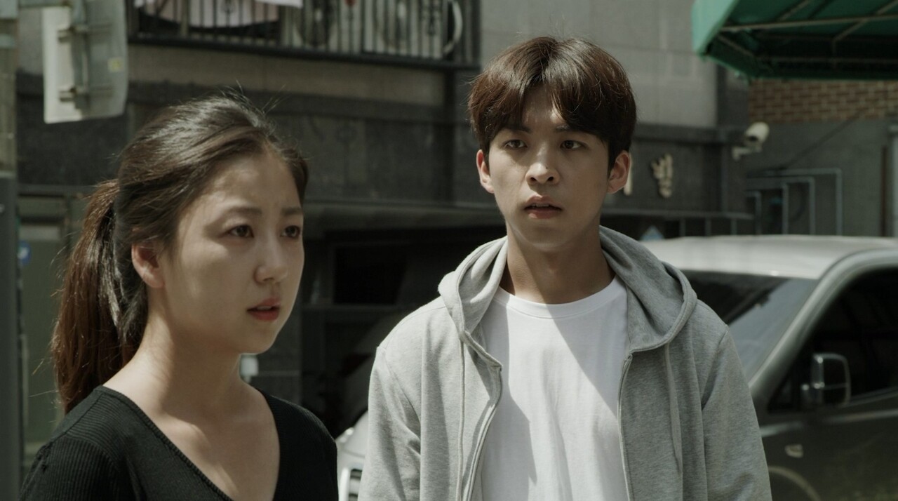 스파이형 모델의 한장면