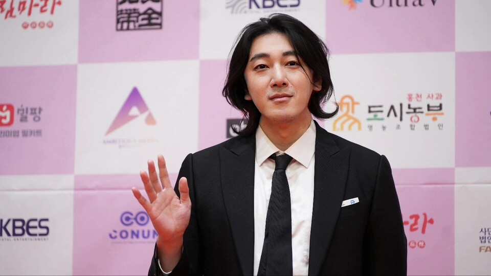 독립영화 감독상은 요시찰의 김성한 감독이 수장하였다