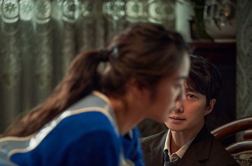 ( 박찬욱 감독의 '헤어질 결심'의 한 장면 )