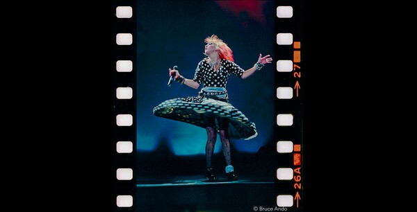 [시대의 아이콘, 신디 로퍼 스틸 컷]