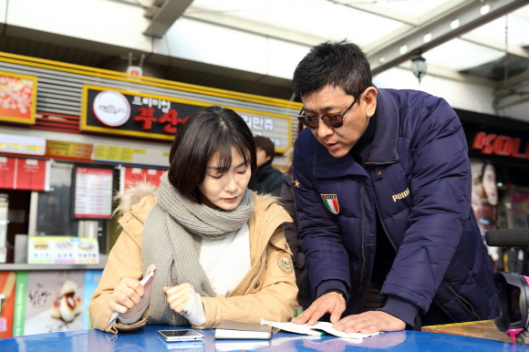 [섬. 사라진 사람들 제작 당시의 이지승 감독]