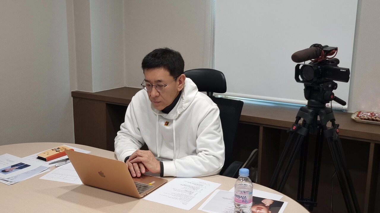 [오디션 진행 중인 이지승 감독]