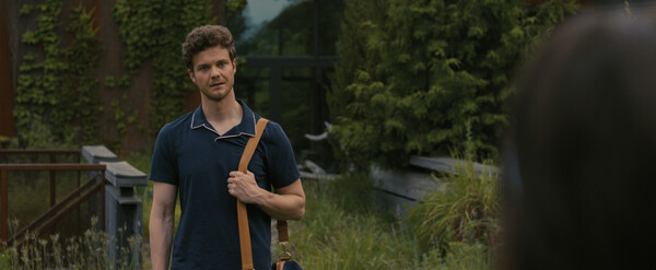 [컴패니언 스틸 컷, 사진 = 워너 브러더스 코리아]