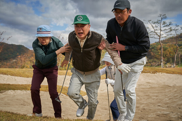 [로비 스틸 컷, 사진 = 쇼박스]