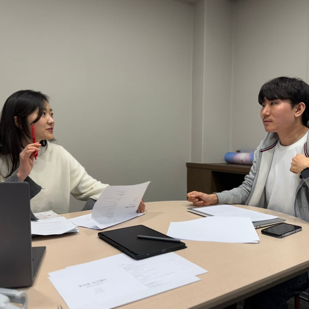 [미팅 진행 중인 김현승 감독과 박혜원 배우, 사진 = 씨엠닉스]