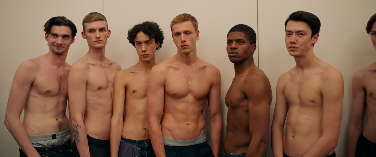 [슬픔의 삼각형 스틸 컷, 사진 = 그린나래미디어]