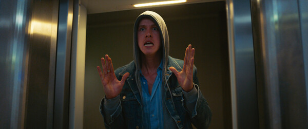 [슬픔의 삼각형 스틸 컷, 사진 = 그린나래미디어]