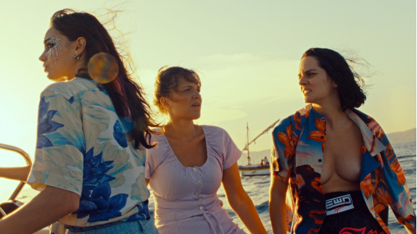 [발코니의 여자들 스틸 컷, 사진 = 그린나래미디어]