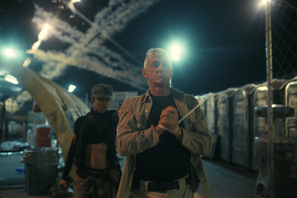 ['원 배틀 애프터 어나더' 스틸 컷, 사진 = 워너 브러더스 코리아]