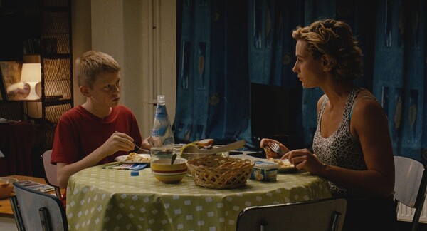 ['자전거 탄 소년' 스틸 컷, 사진 = 영화사 진진, 티캐스트]